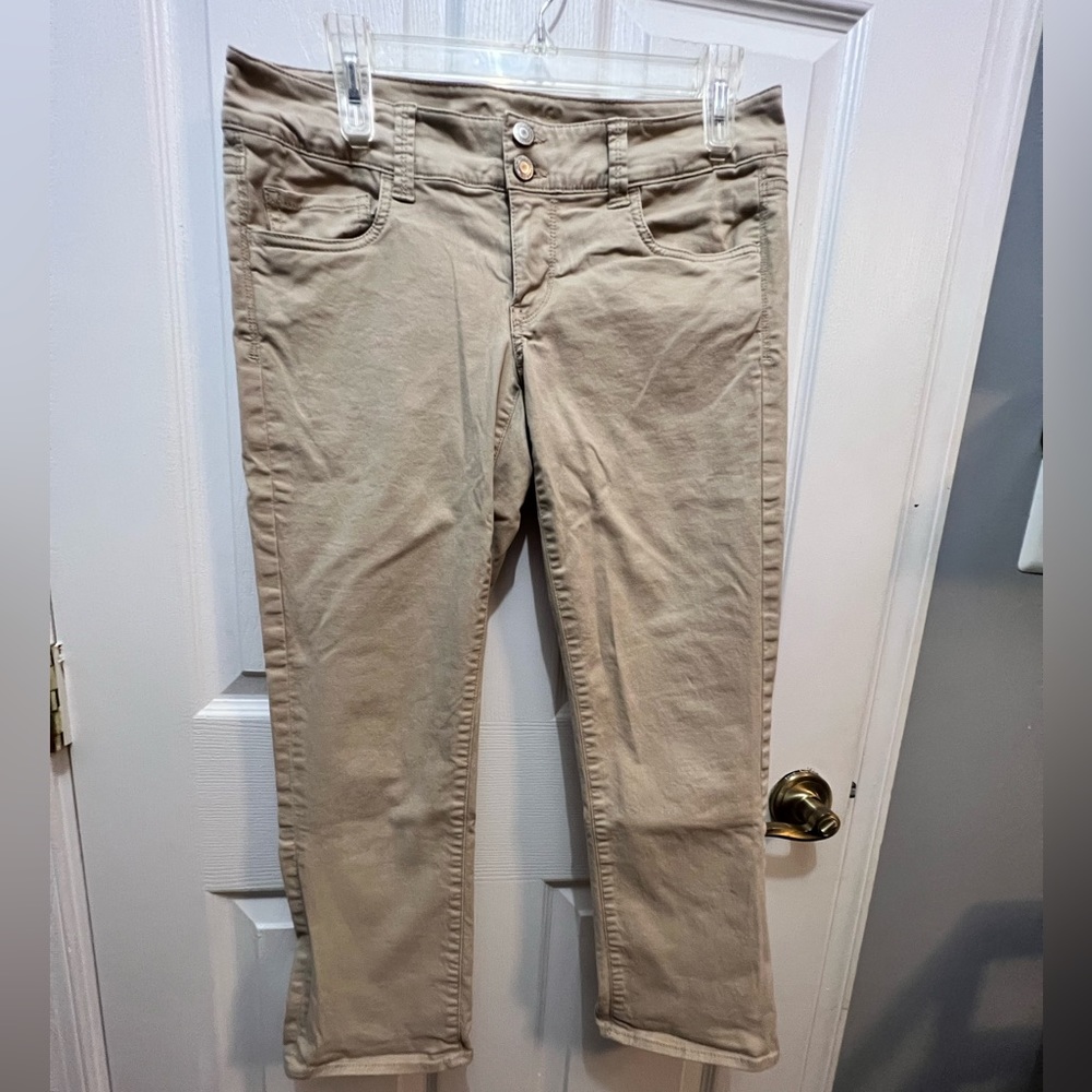Women’s capris tan size 6